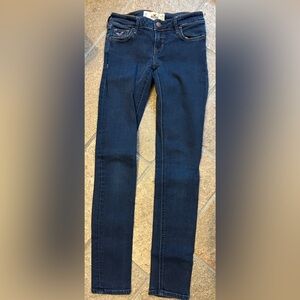 Hollister Juniors dark blue low rise skinny jeans size 1R (W 25, L 31)